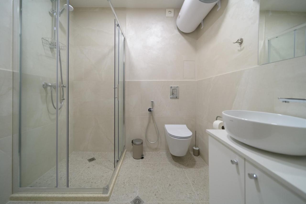 Magdalena - Two Bathrooms, Perfect Center