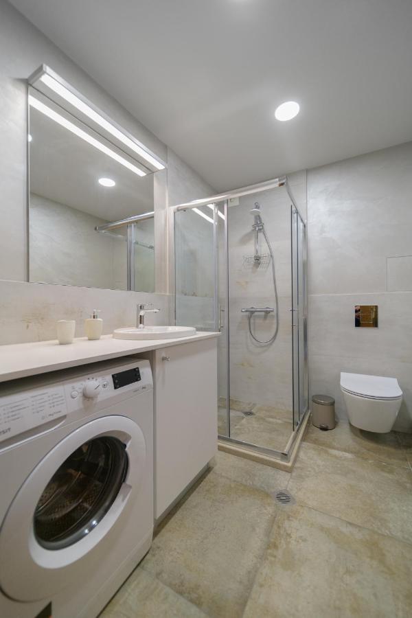 Magdalena - Two Bathrooms, Perfect Center